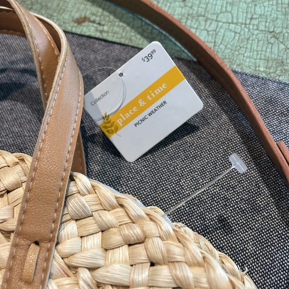 Place & Time Picnic Weather Circular Straw Tote - Picture 2 of 5